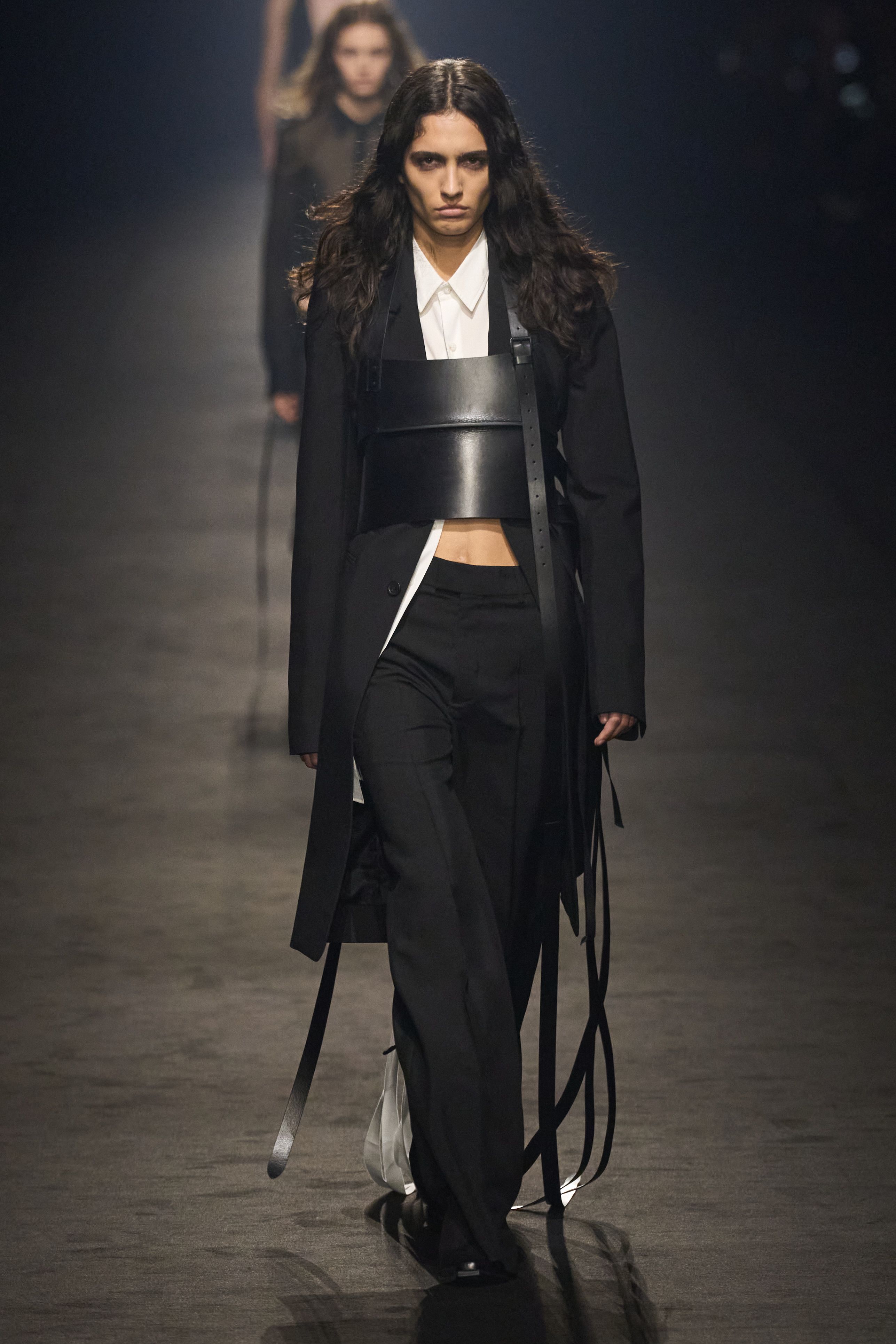 アン ドゥムルメステール（ANN DEMEULEMEESTER）2024春夏コレクション