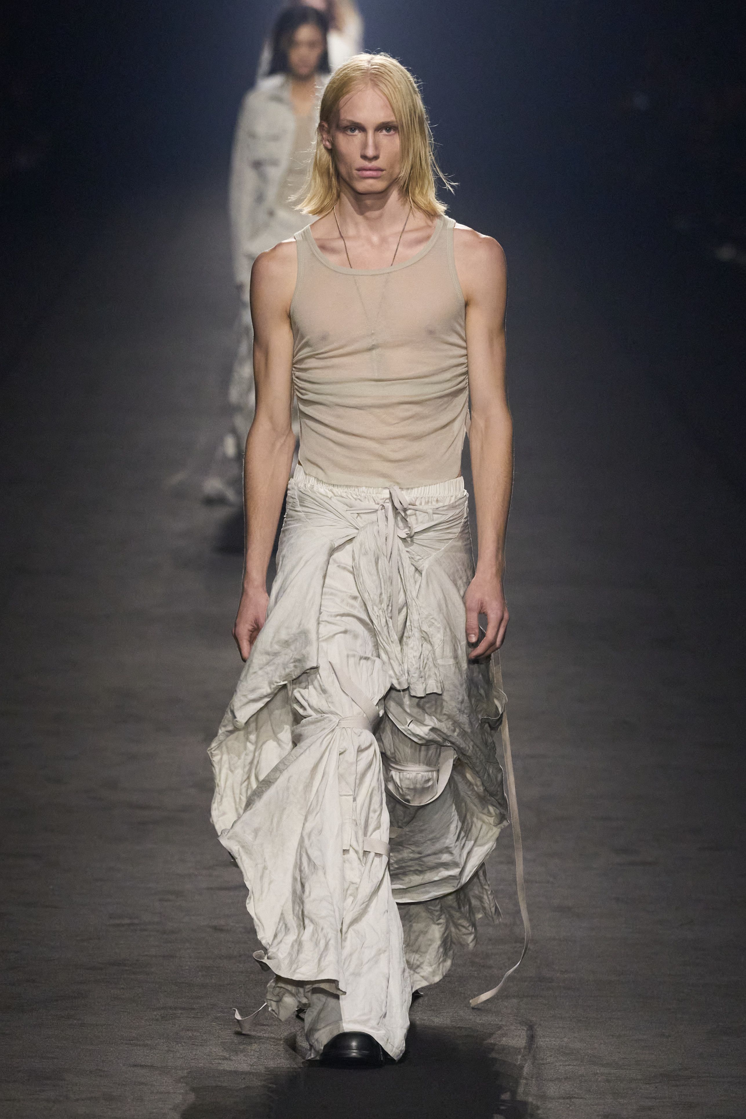 アン ドゥムルメステール(ANN DEMEULEMEESTER)2024春夏 アン ドゥムルメステール(ANN DEMEULEMEESTER)2024春夏