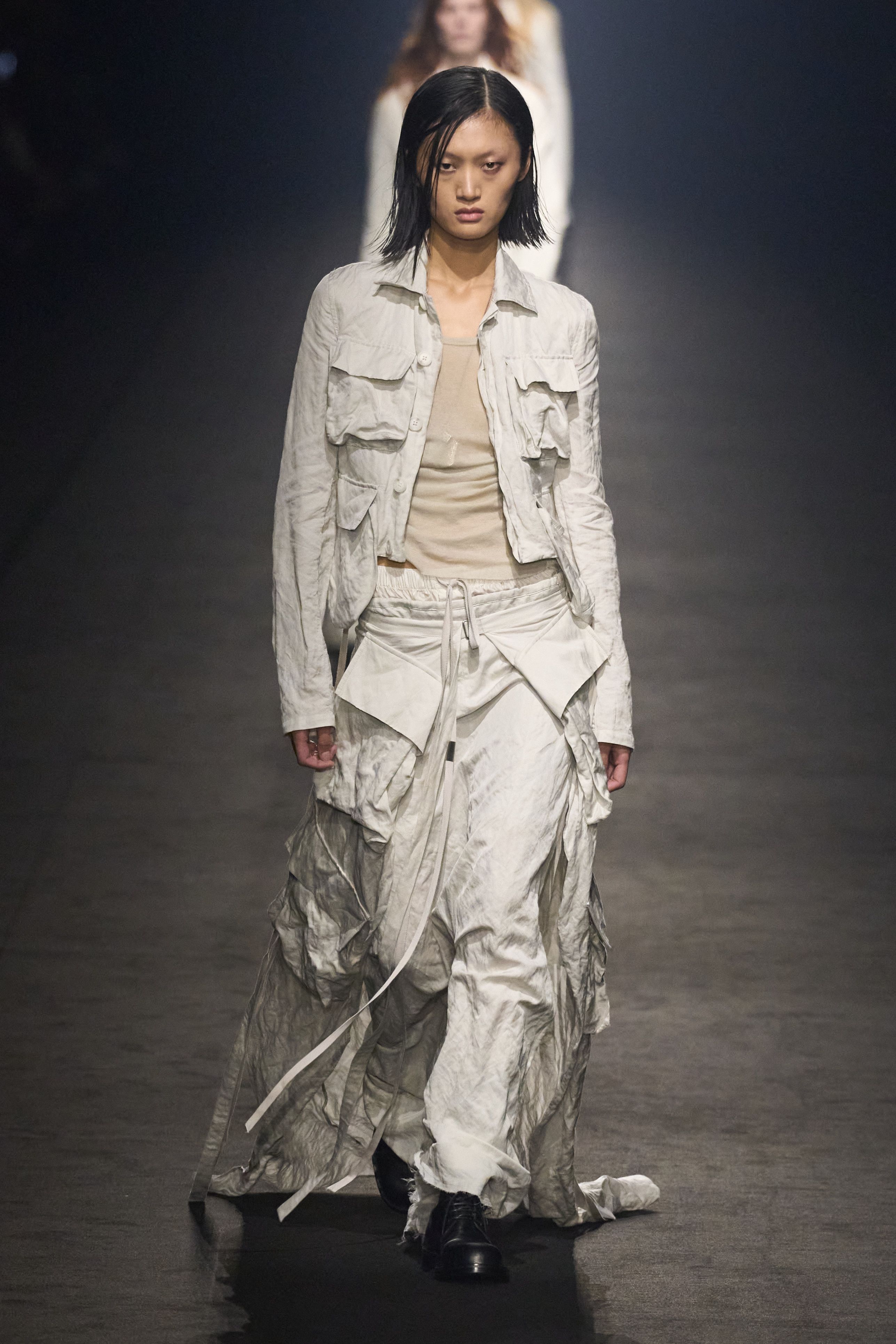 アン ドゥムルメステール(ANN DEMEULEMEESTER)2024春夏 アン ドゥムルメステール(ANN DEMEULEMEESTER)2024春夏