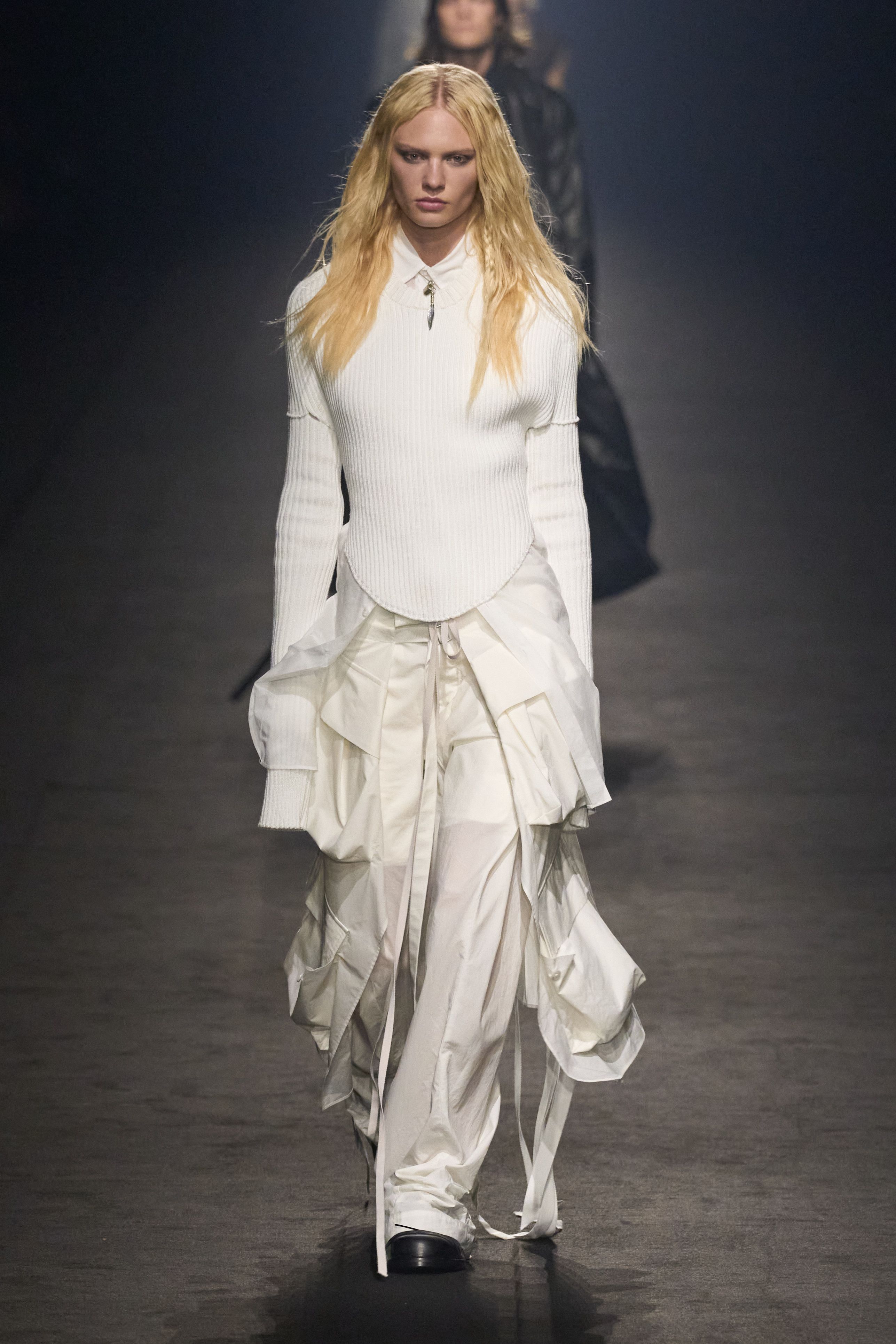 アン ドゥムルメステール（ANN DEMEULEMEESTER）2024春夏