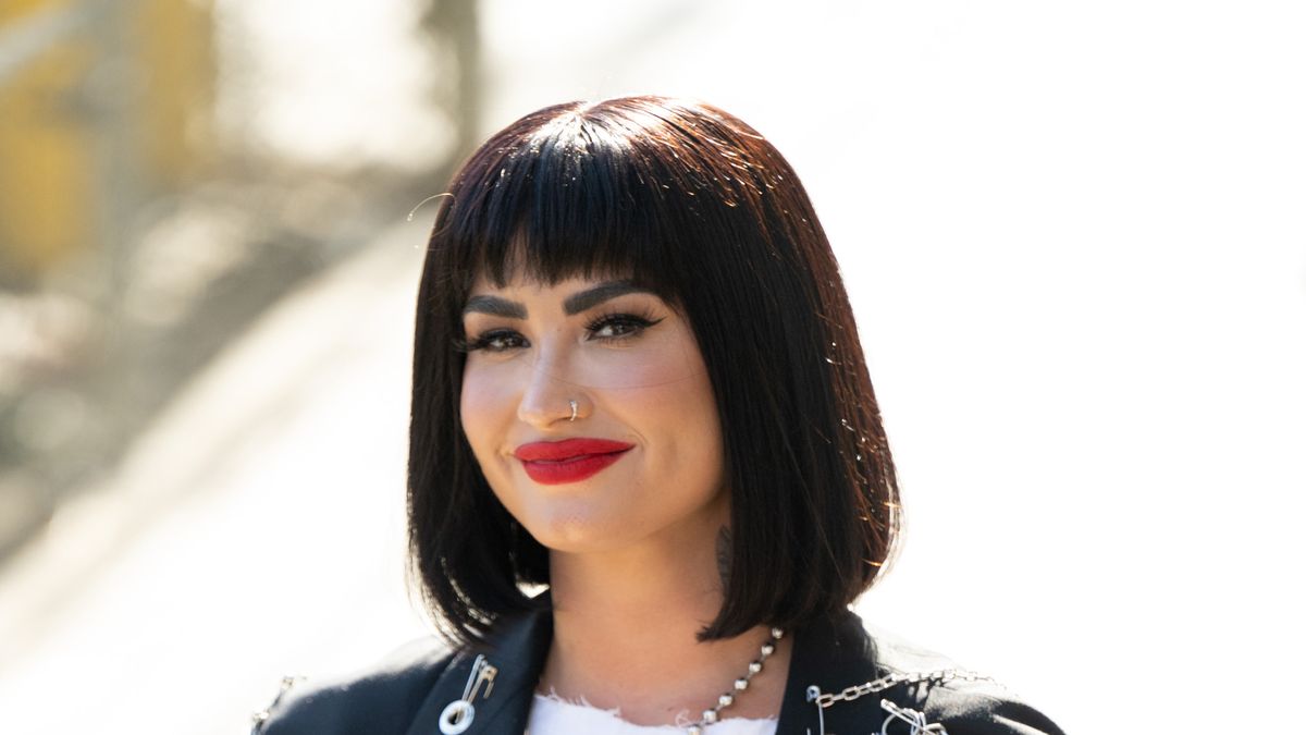 preview for Demi Lovato Debuts BOLD New Buzzcut For 'Fresh Start'