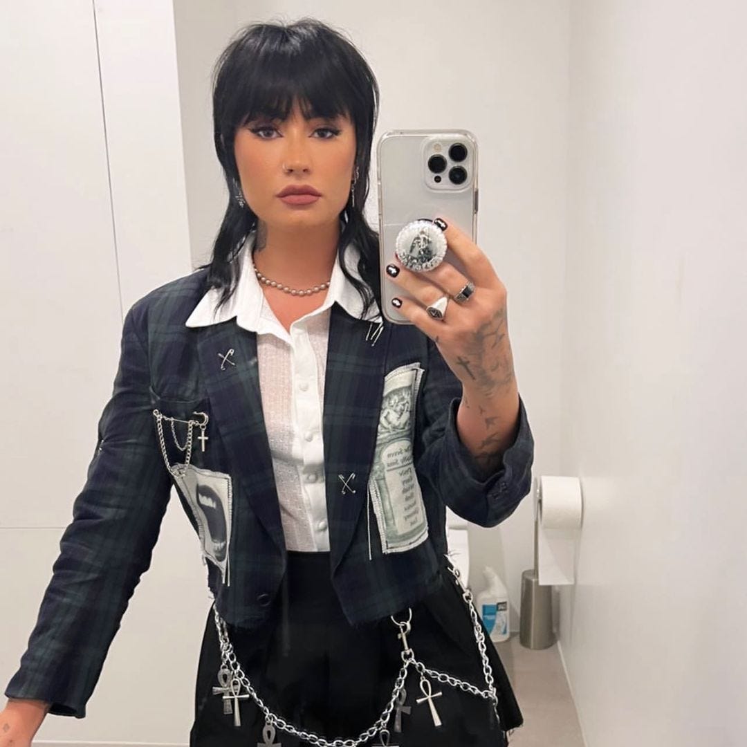 Frangia laterale di Demi Lovato 2023