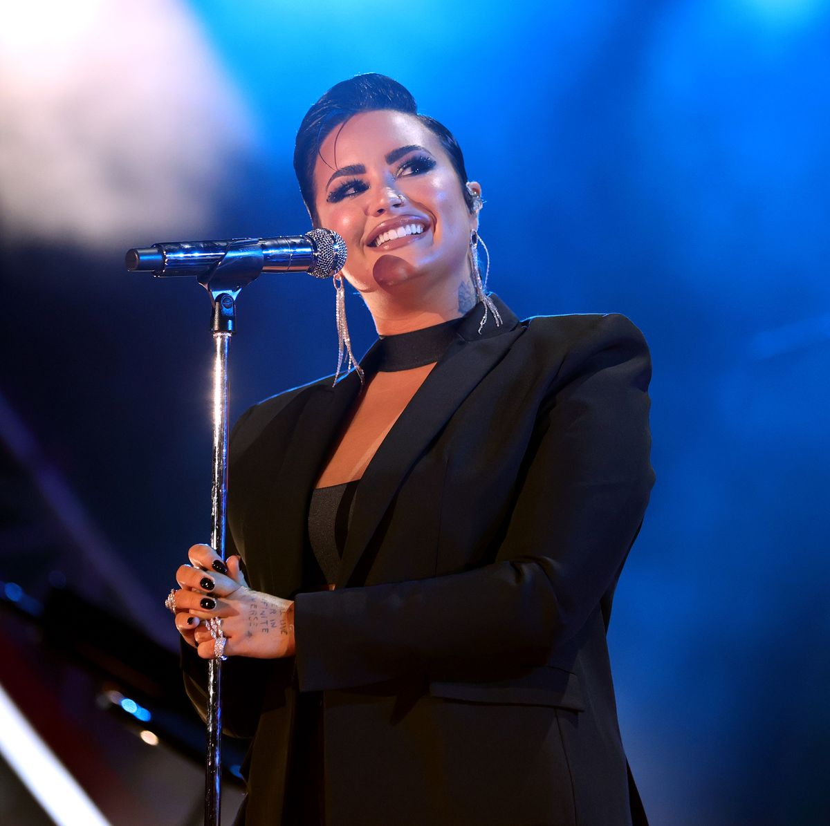 A Definite Ranking of Demi Lovato's Best 2015 Onstage Outfits
