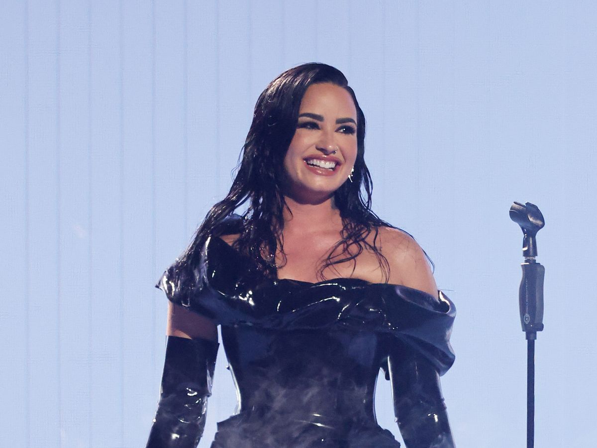 https://hips.hearstapps.com/hmg-prod/images/demi-lovato-performs-onstage-during-the-2023-mtv-video-news-photo-1694801591.jpg?crop=1xw:0.49994xh;center,top&resize=1200:*