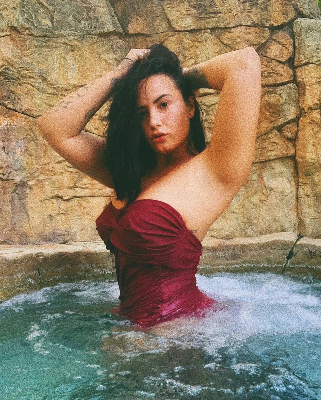 formeel Voorspeller boiler Demi Lovato Just Posted the *Hottest* Swimsuit Pic I've Ever Seen