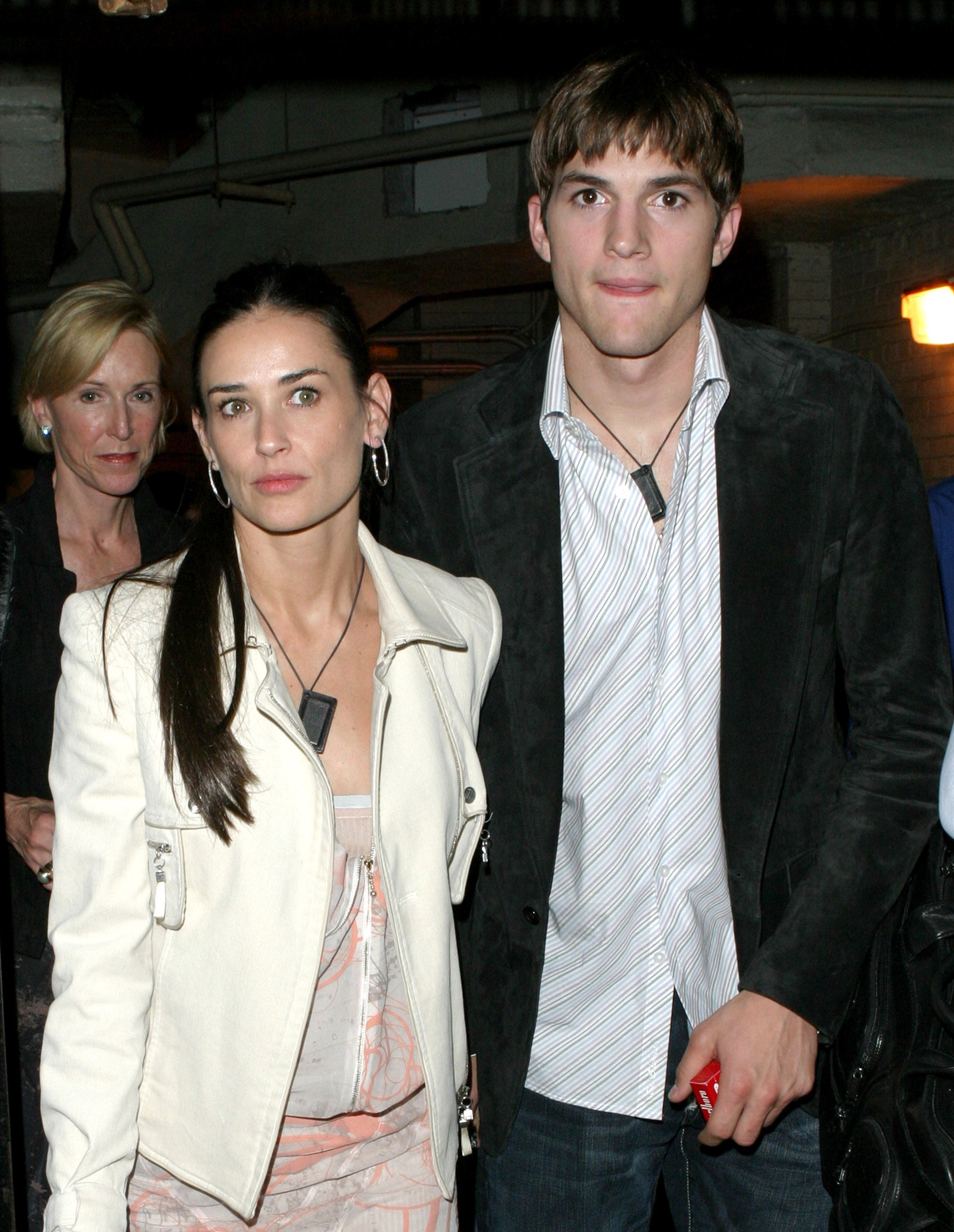 Demi Moore habla como nunca sobre su matrimonio con Ashton Kutcher:  "Parecía que era la primera mujer que estaba con un hombre más joven"