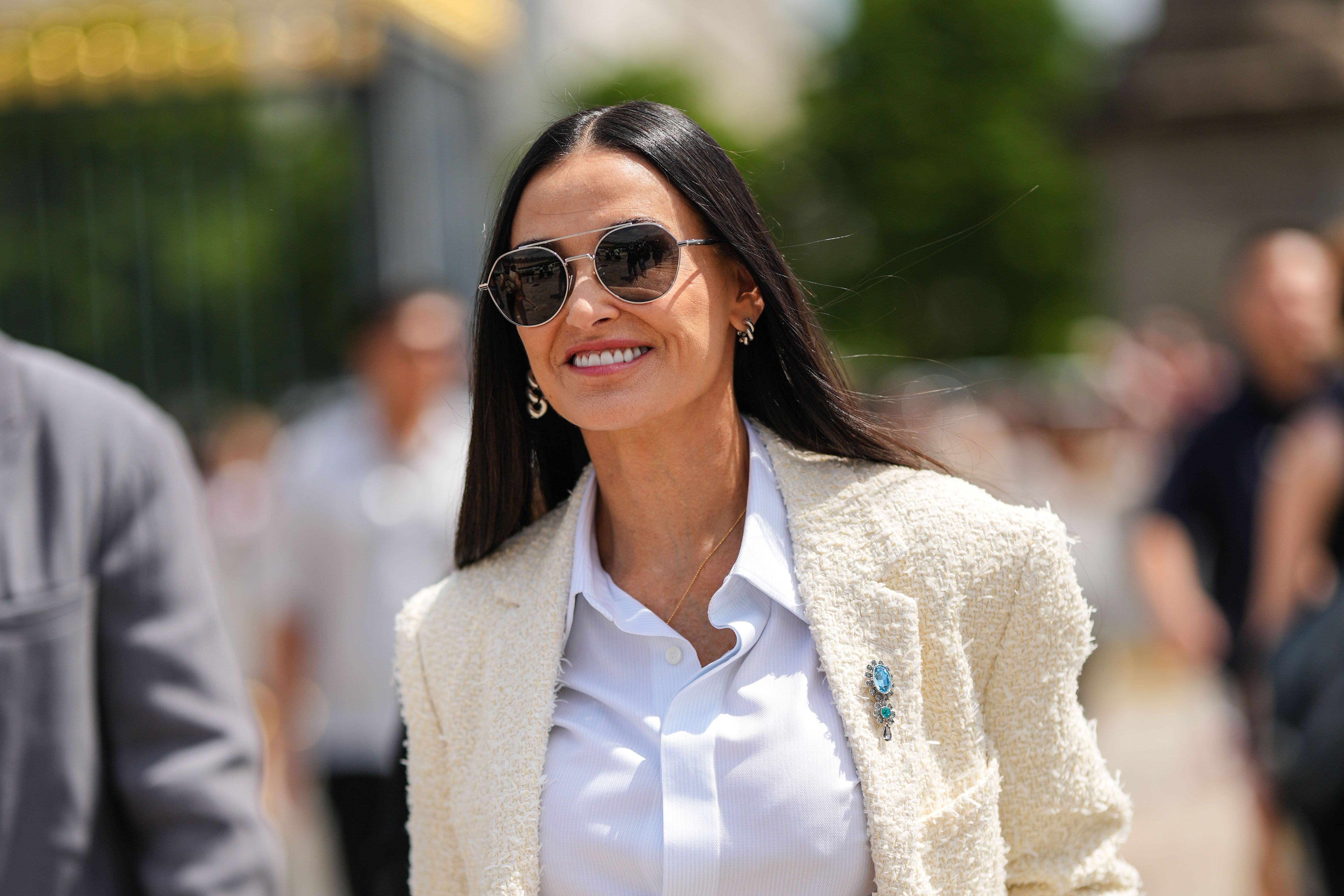 El vestido transparente de Demi Moore, su look más arriesgado en Paris  Fashion Week