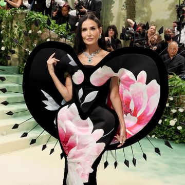 demi moore hair for the met gala reaches down to her knees