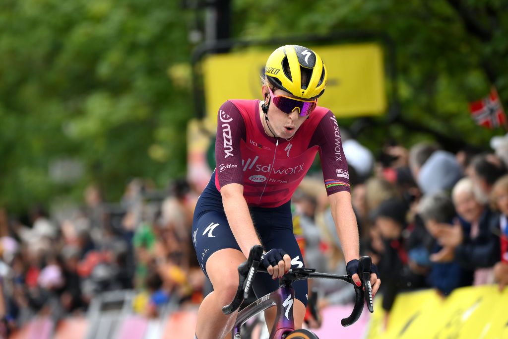 Heartbreak for Julie Van De Velde at Tour de France Femmes