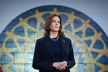 kamala harris and tim walz campaign in michigan