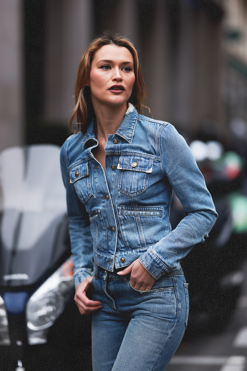17 Best Jean Jacket Outfits For Women In 2023 Per Stylists