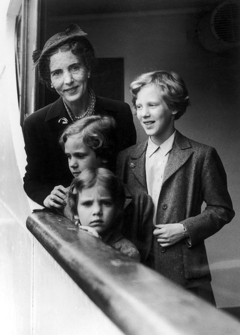 queen ingrid and princess margrethe, benedikte and annemarie of denmark in england 1952