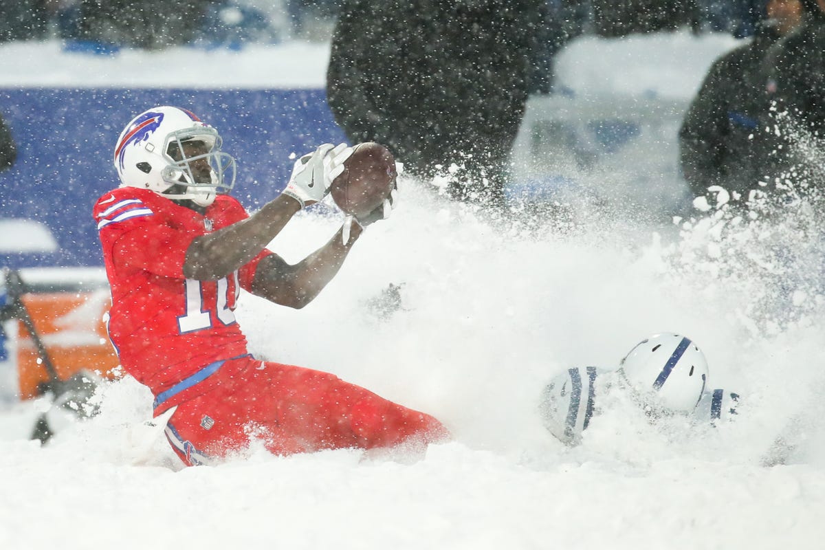 5 ways NFL athletes keep from freezing on the field