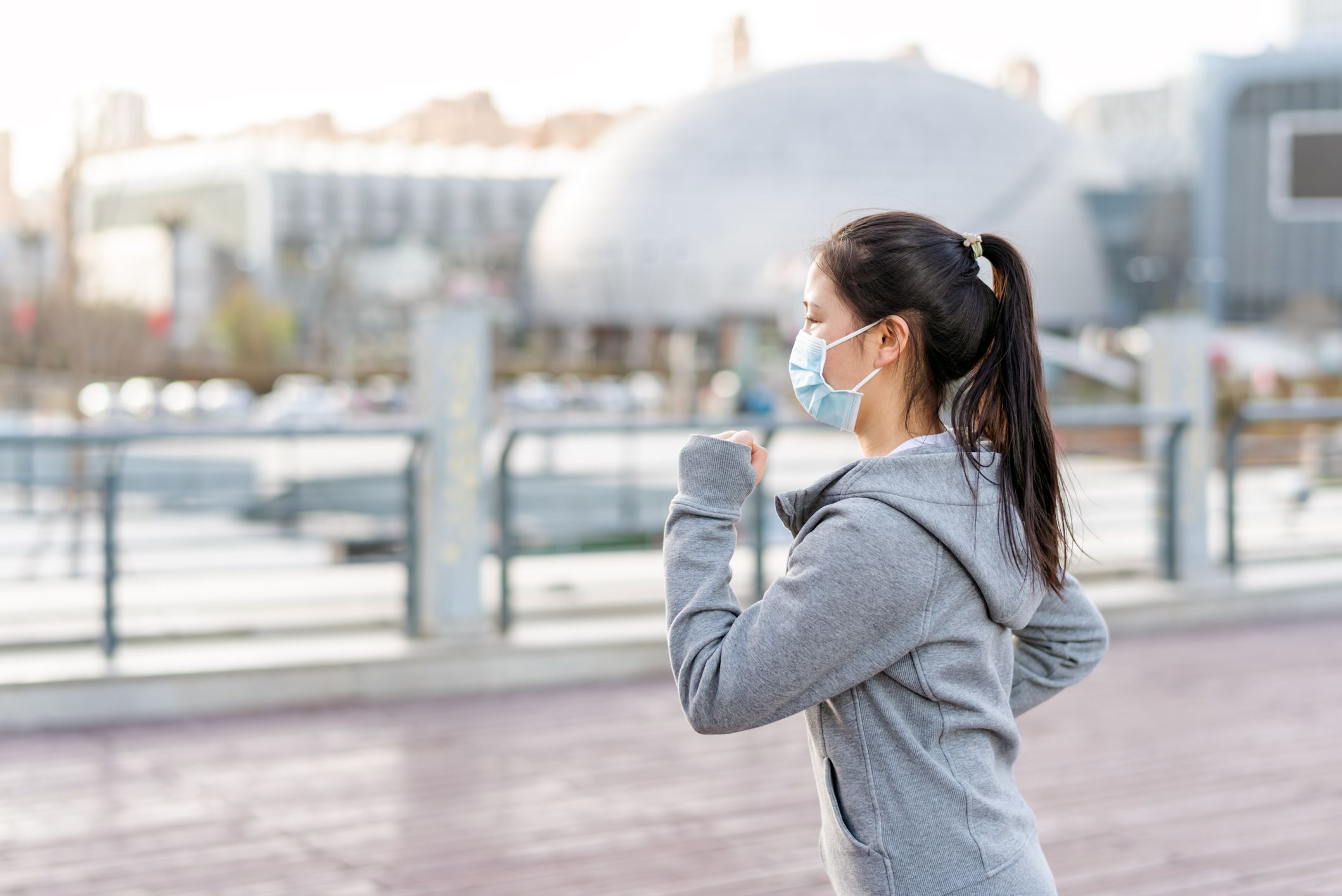 Volver a hacer ejercicio al aire libre: la ropa más adecuada para volver a  recorrer la