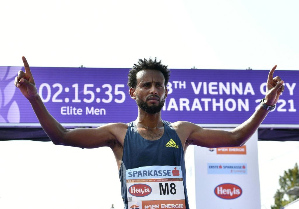 Vencedor da maratona de Viena é desqualificado por espessura do tênis, atletismo