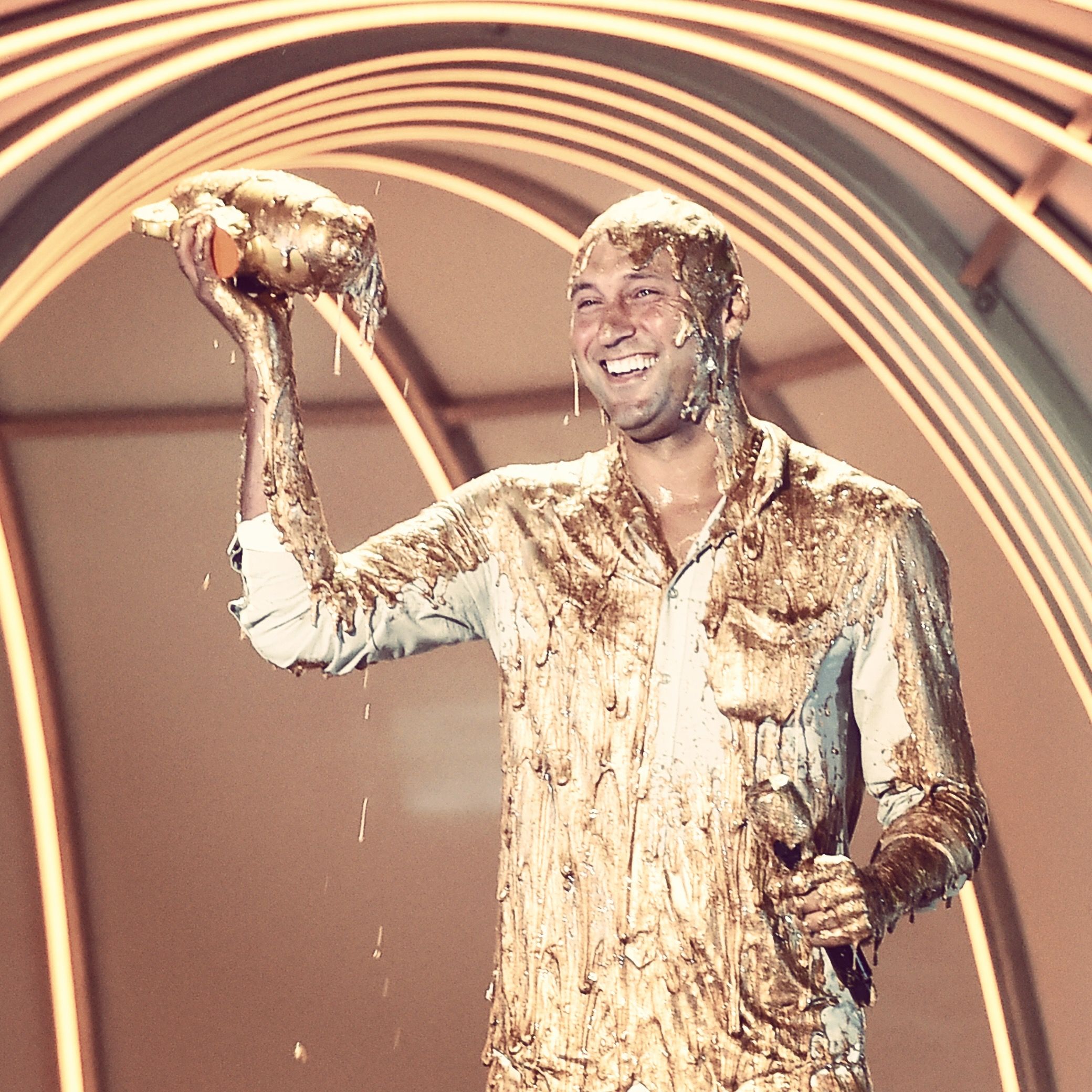 Derek Jeter gets slimed in gold at Kids' Choice Sports Awards (video) 