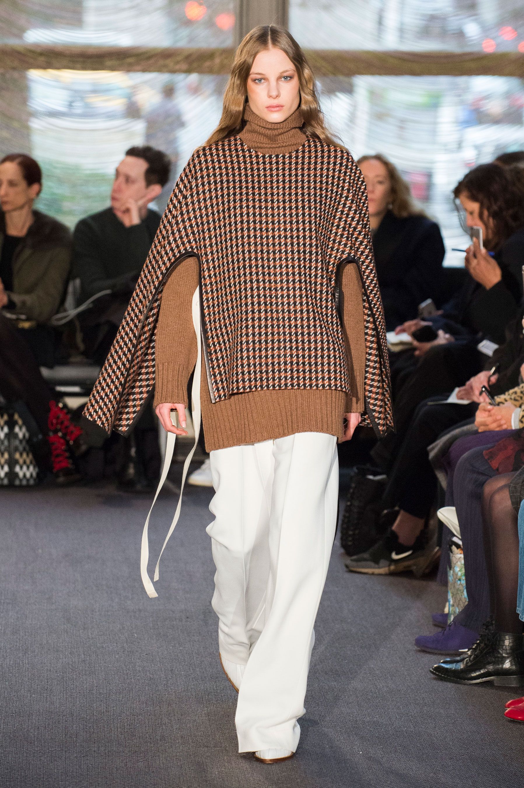 Derek Lam New York Ready to Wear Autumn Winter Fashion designer Derek Lam,  wearing a beige shirt, trainers and jeans on catwalk Stock Photo - Alamy