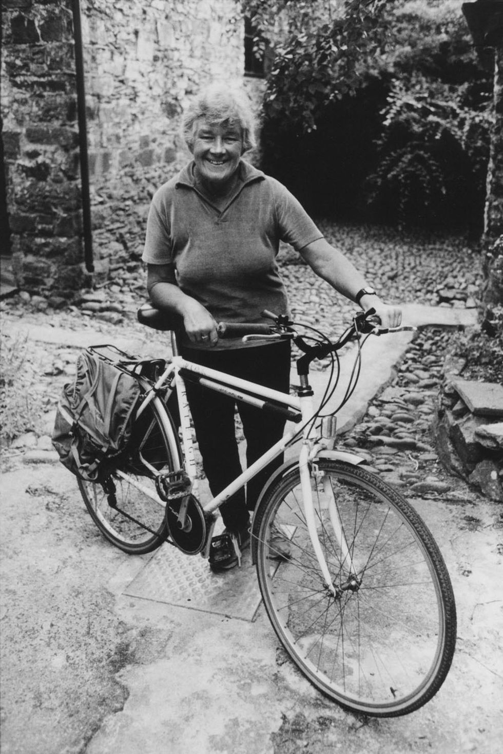 Chi è Dervla Murphy, la viaggiatrice irlandese che è arrivata in India in bicicletta