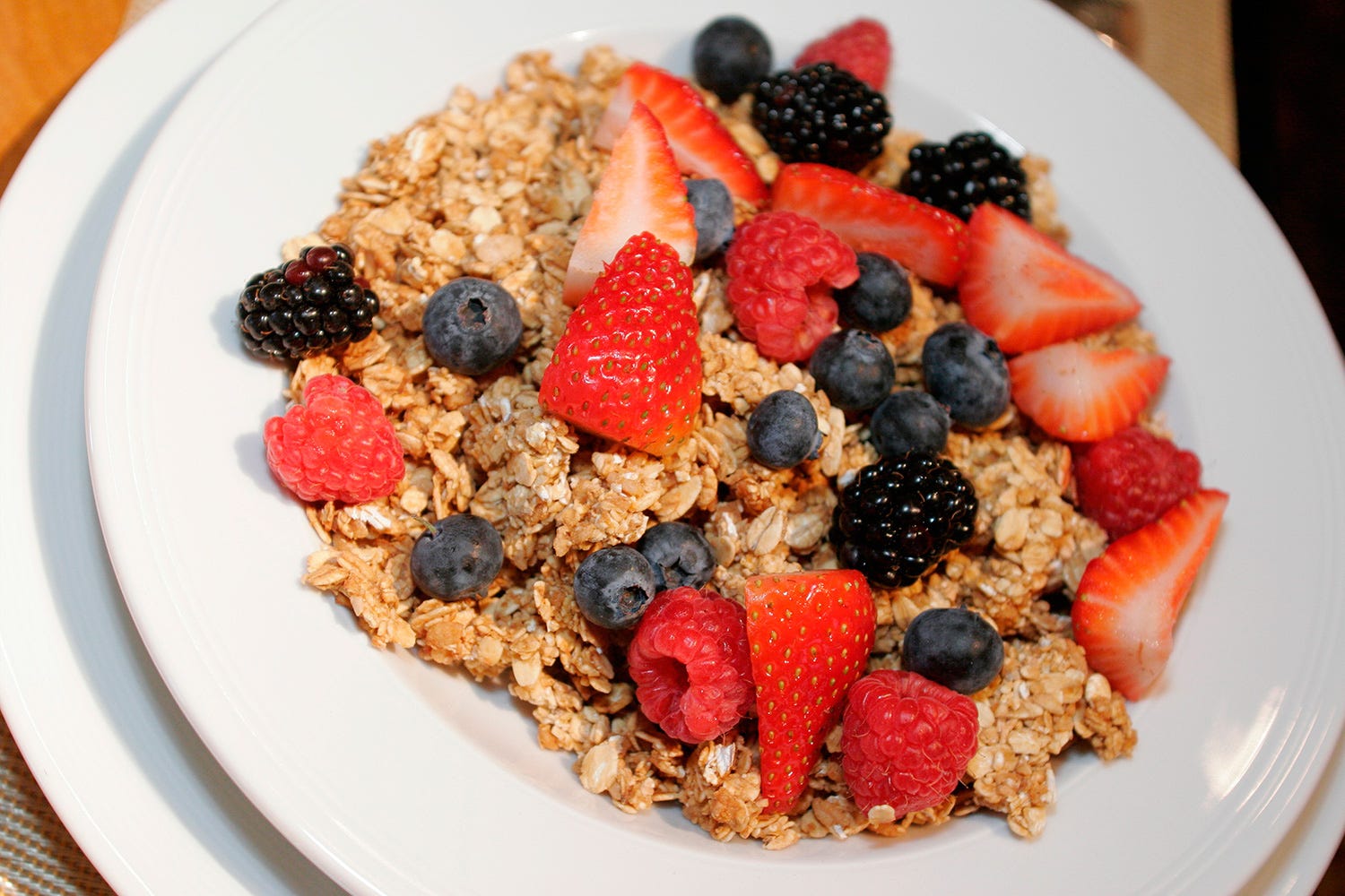 Dish, Food, Cuisine, Meal, Breakfast, Breakfast cereal, Ingredient, Granola, Vegetarian food, Snack, 