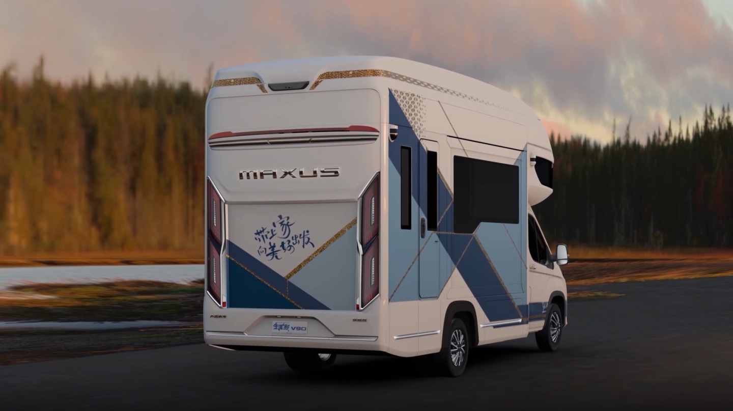 Presentan una autocaravana duplex con terraza y ascensor