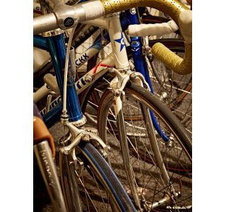 Bicycle part, Vehicle, Bicycle, Bicycle wheel, Bicycle handlebar, Spoke, Tire, Bicycle fork, Auto part, Metal, 