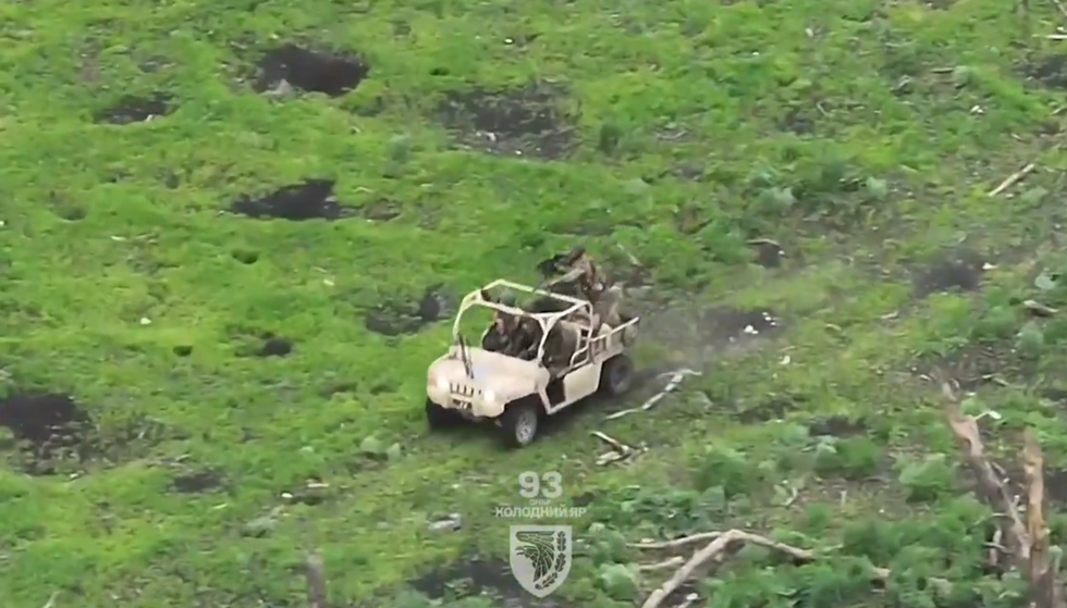 desertcross 1000 3 atv in ukraine moments before fpv kamikaze drone strike
