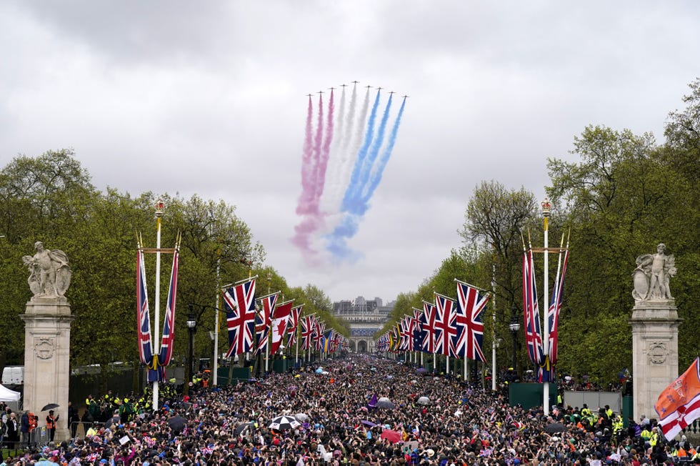 desfile aéreo ante buckingham por la coronación