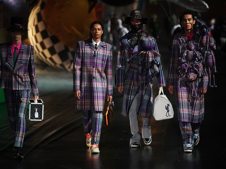 Louis Vuitton dibuja un futuro que vuelve a estar a la moda