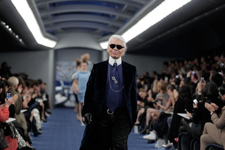 Chanel Pays Tribute to Karl Lagerfeld at Paris Fashion Week Show