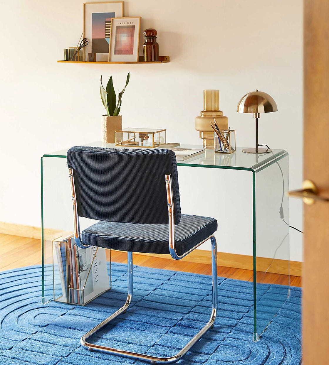 desk small bedroom
