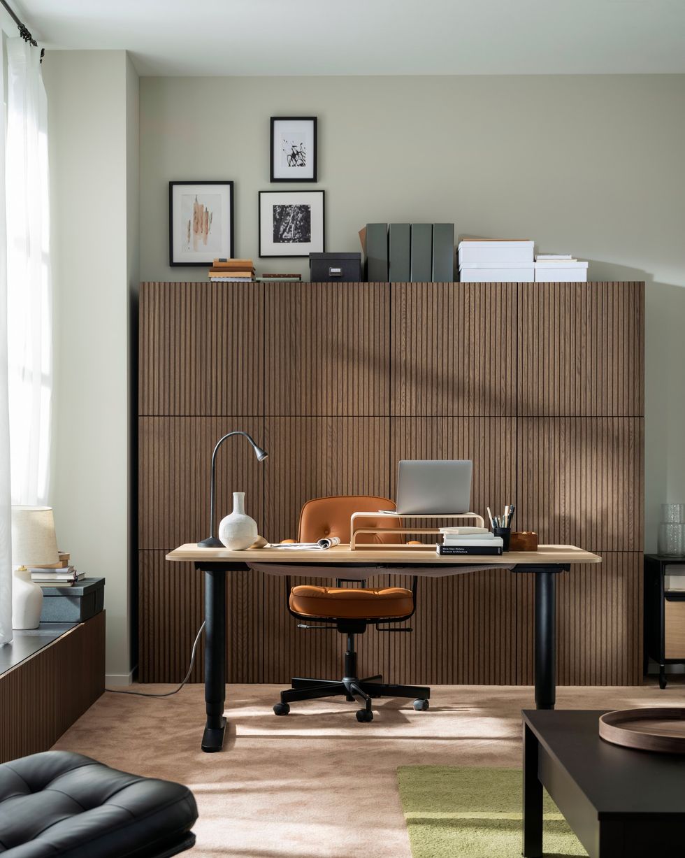 Mesa de Oficina CLOSEN, Elevable, Madera color Marrón y Negro 