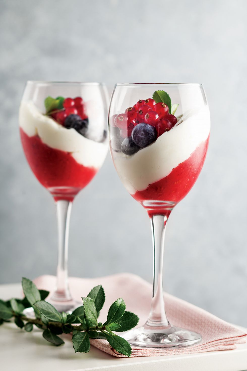 Parfait dessert with berries icon cartoon Vector Image