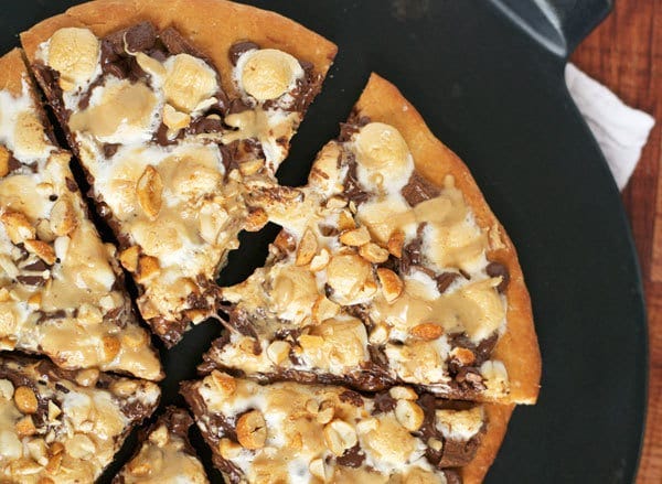 https://hips.hearstapps.com/hmg-prod/images/dessert-pizza-recipes-peanut-butter-smores-pizza-1622469011.jpg?crop=0.5853333333333333xw:1xh;center,top&resize=980:*