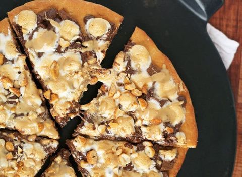 peanut butter s'mores pizza