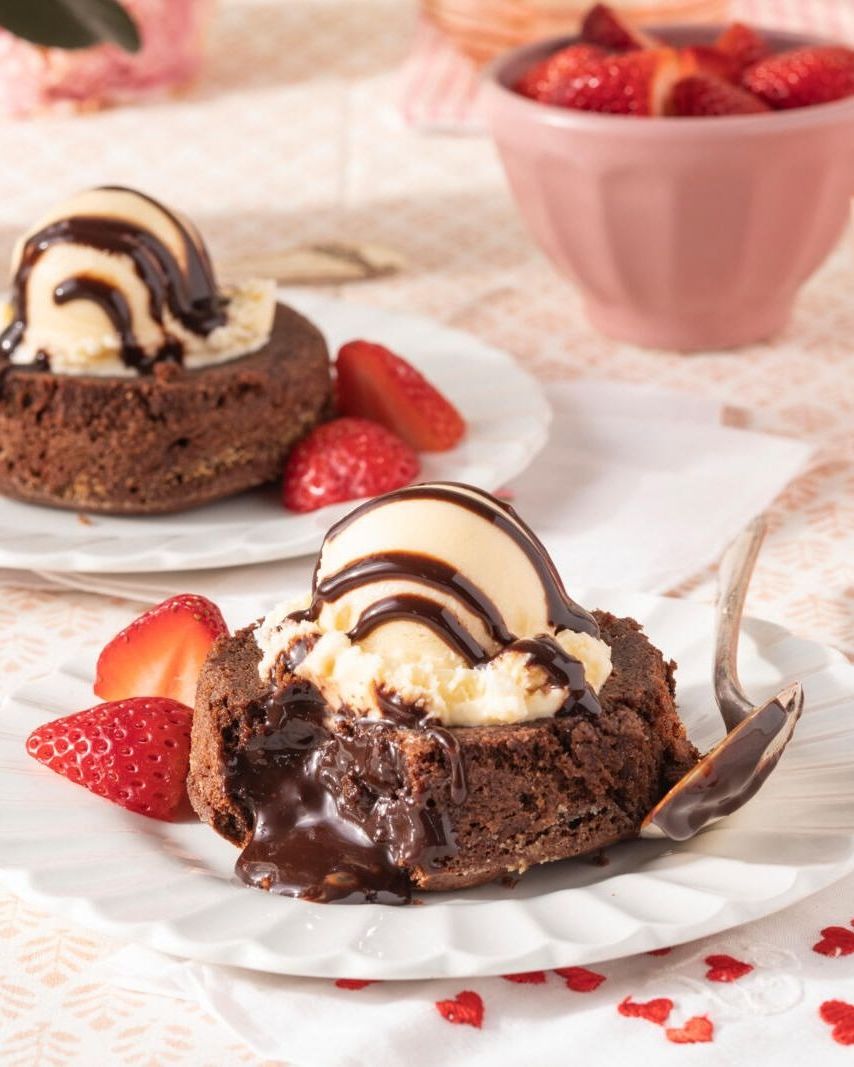 https://hips.hearstapps.com/hmg-prod/images/desserts-for-two-chocolate-lava-cakes-1673974131.jpeg?crop=0.7962686567164179xw:1xh;center,top&resize=980:*
