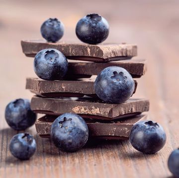 pure chocolade en blauwe bessen stimuleren de aanmaak van serotonine
