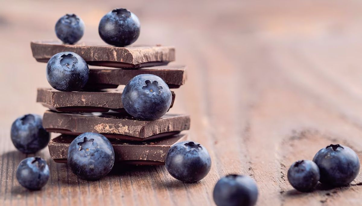 pure chocolade en blauwe bessen stimuleren de aanmaak van serotonine