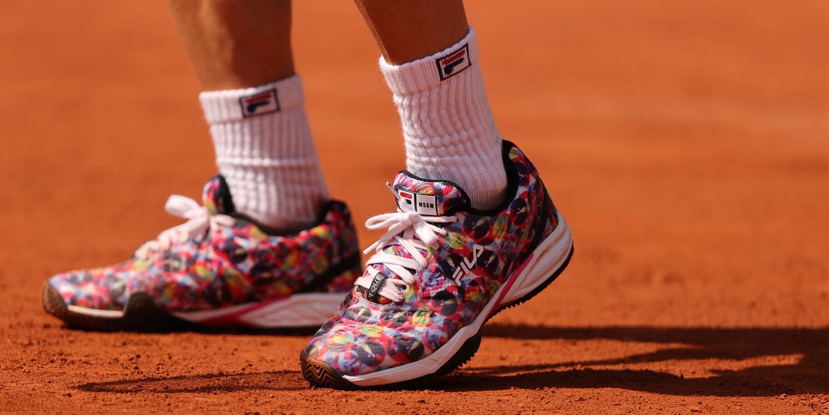 astronomía Camión golpeado Unir Las zapatillas Nike y Adidas de Nadal y Federer en Roland Garros