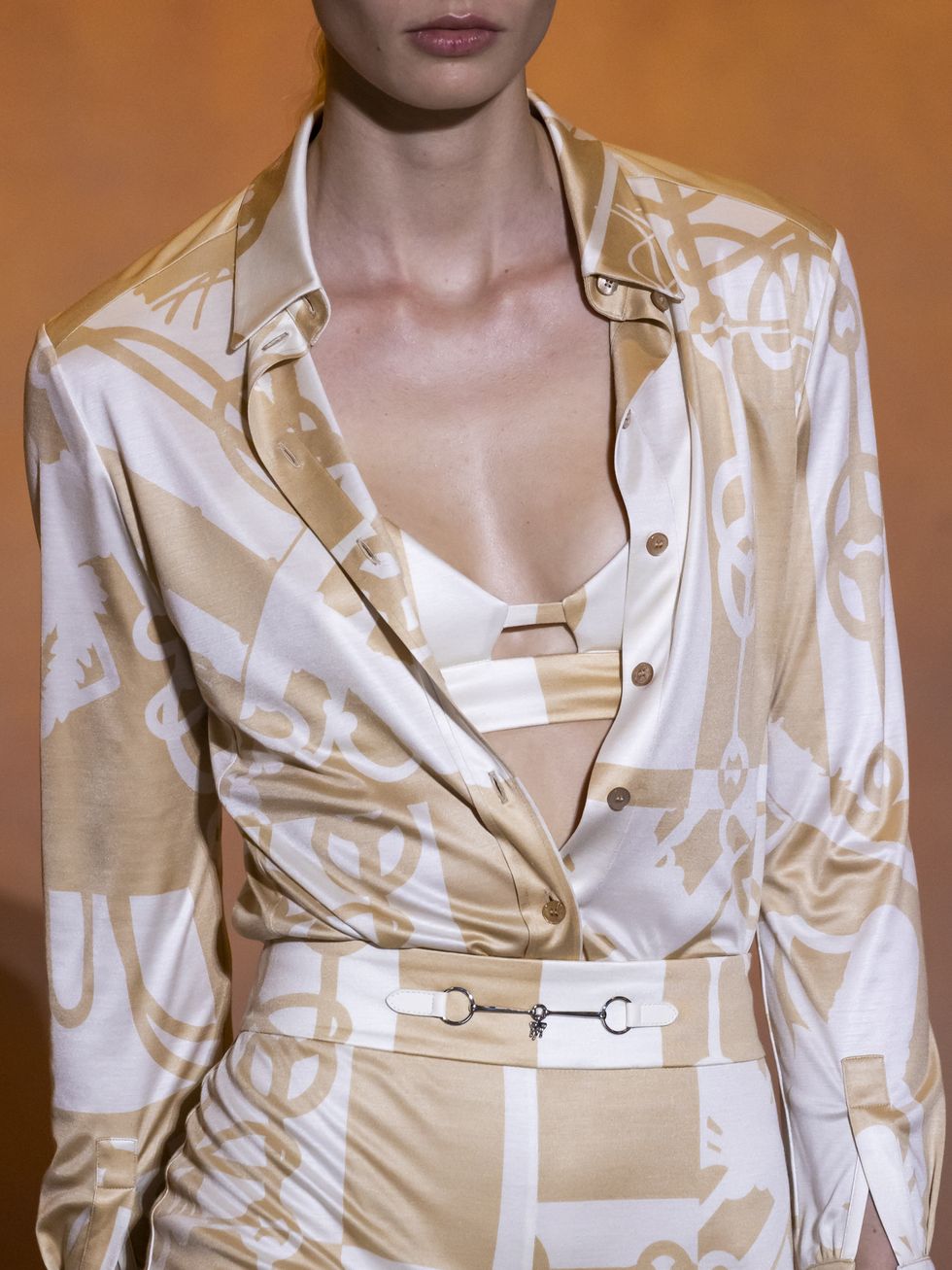 跟著hermès詩意起飛！hermès 2022春夏系列換上太陽般的樂觀暖色迎接嶄新未來