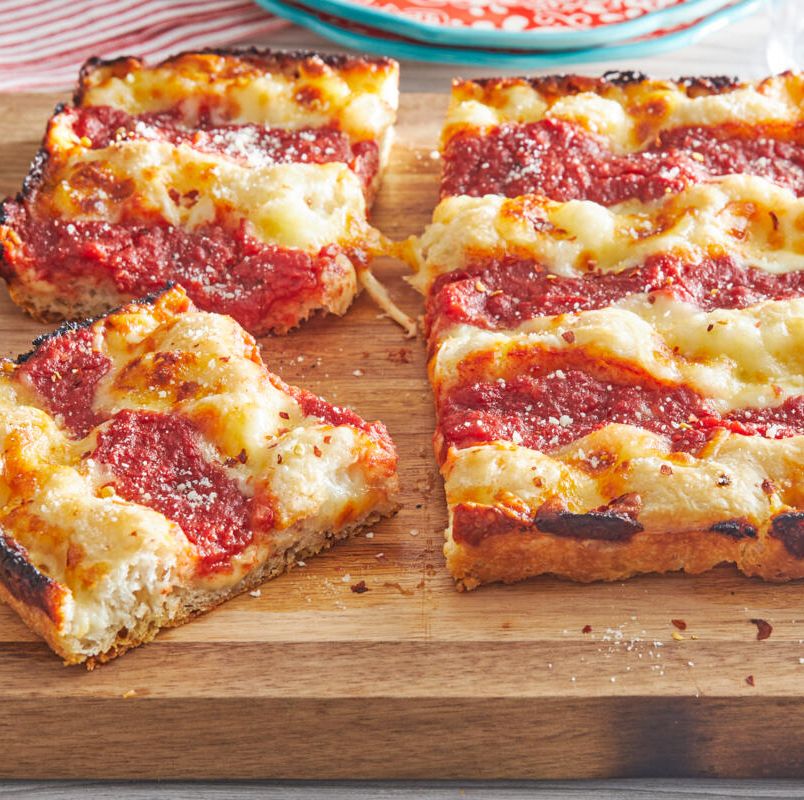 Best Crispy Cheesy Pan Pizza Recipe - How to Make Homemade Pizza