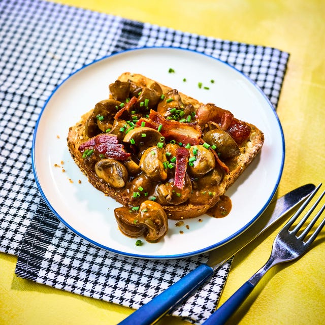 devilled kidneys and mushrooms on toast