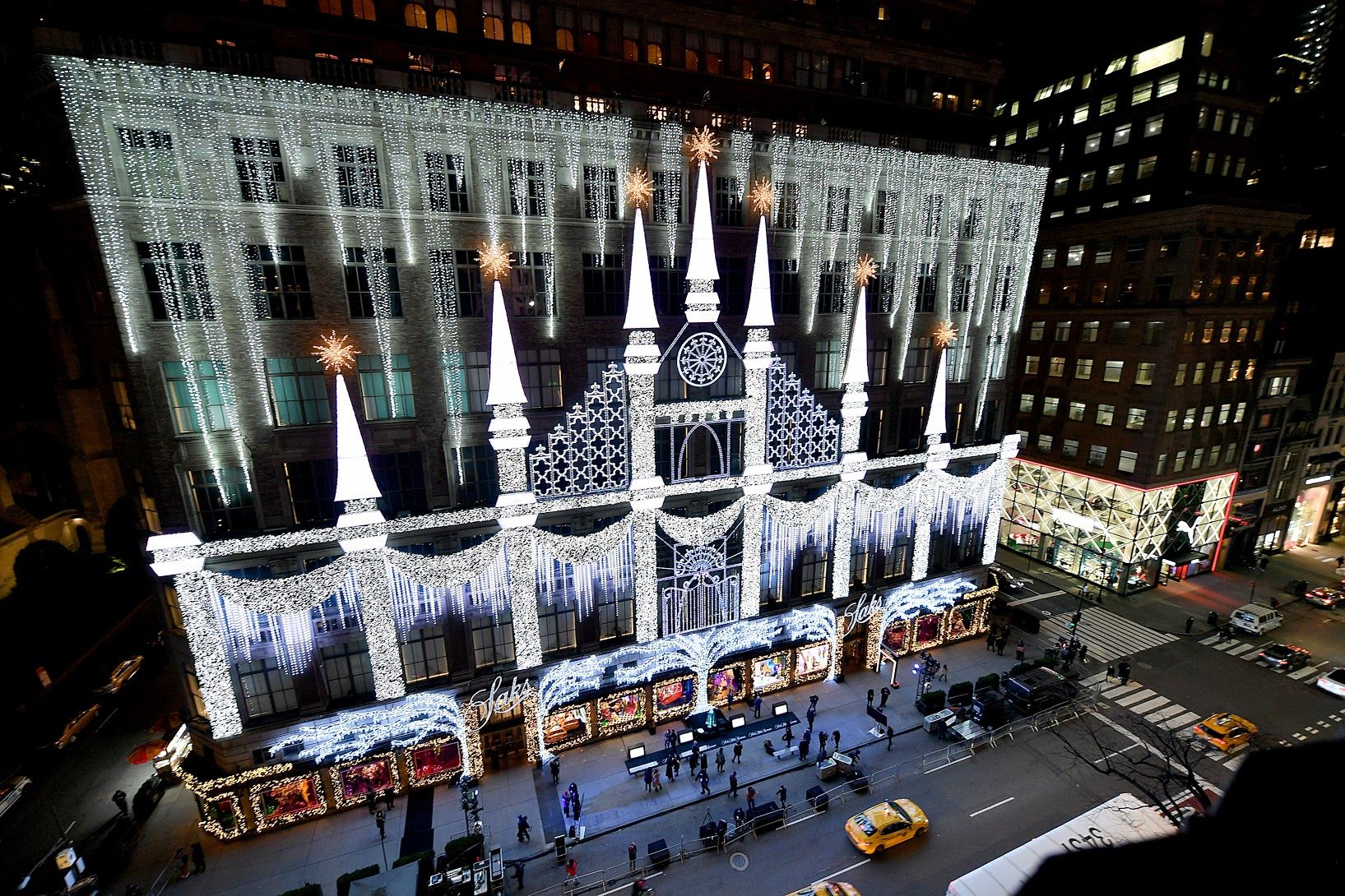 Christmas Window Display, Louis Vuitton, Saks Fifth Avenue…