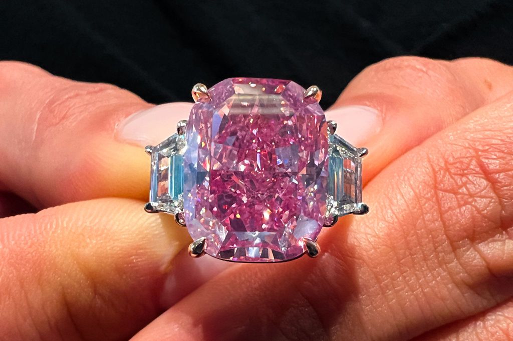 Diamante rosa 2025 anello prezzo