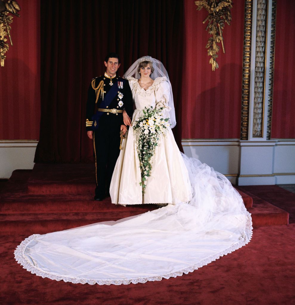 Princess Diana's 1981 wedding dress displayed at London Exhibit