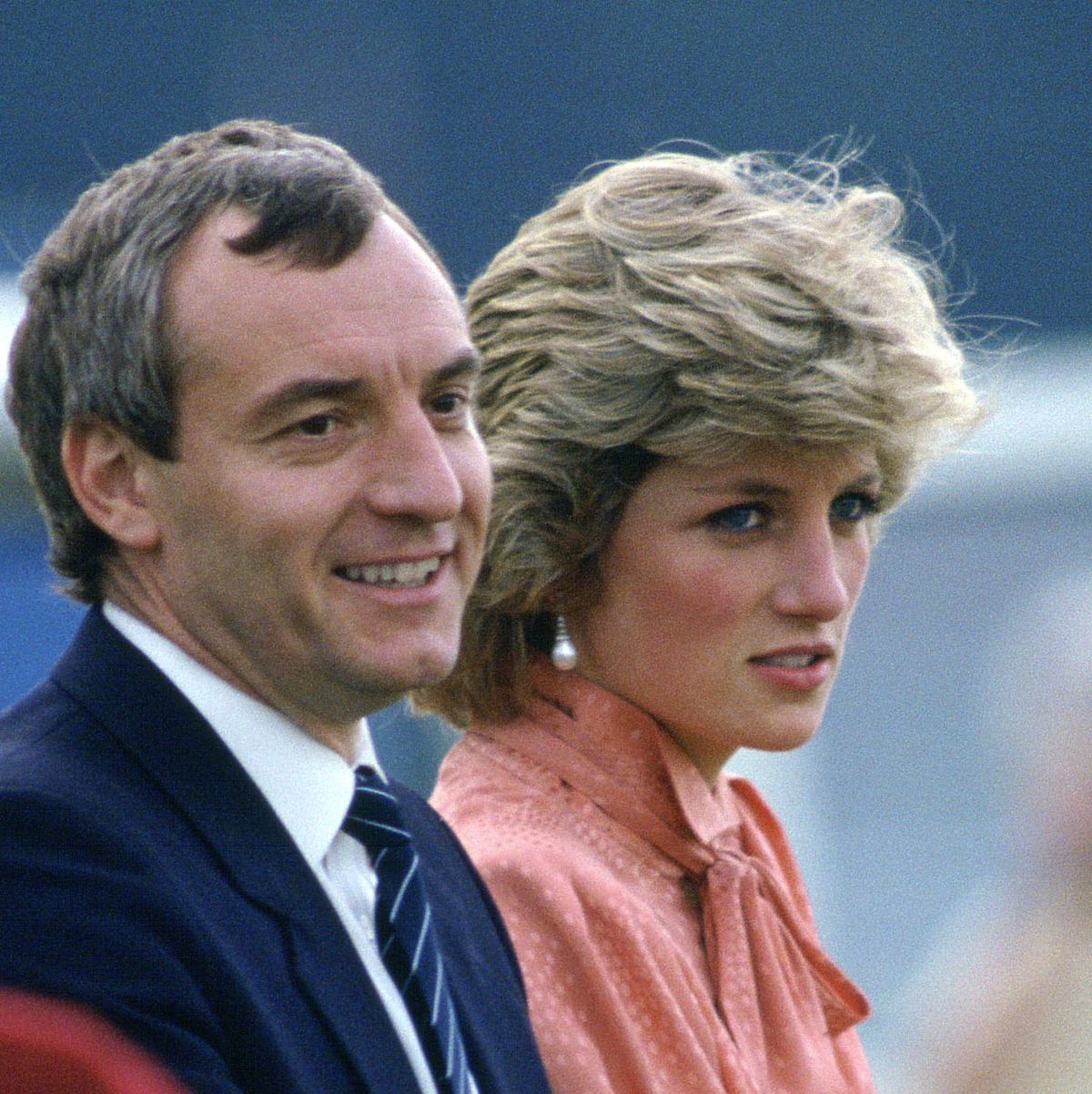 https://hips.hearstapps.com/hmg-prod/images/diana-princess-of-wales-laughing-with-her-police-bodyguard-news-photo-1604332883.?crop=1.00xw:0.641xh;0,0&resize=1200:*