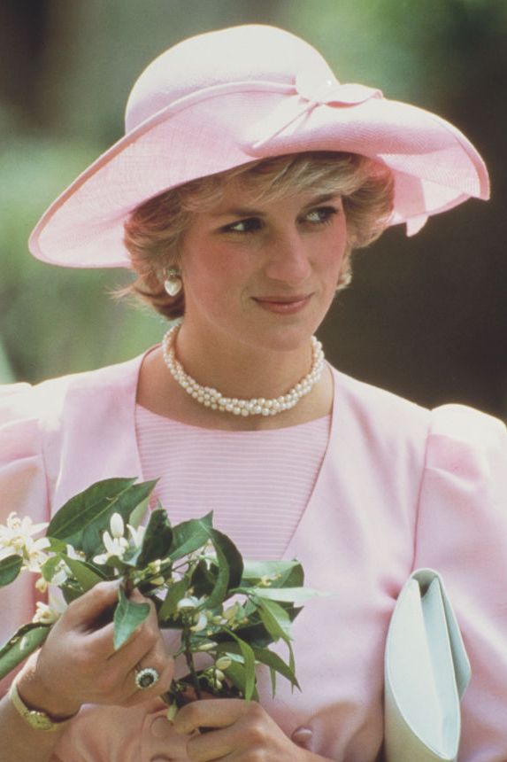 英國皇室成員的珠寶日常！黛安娜王妃、英國女王、凱特王妃不離身的經典珍珠造型