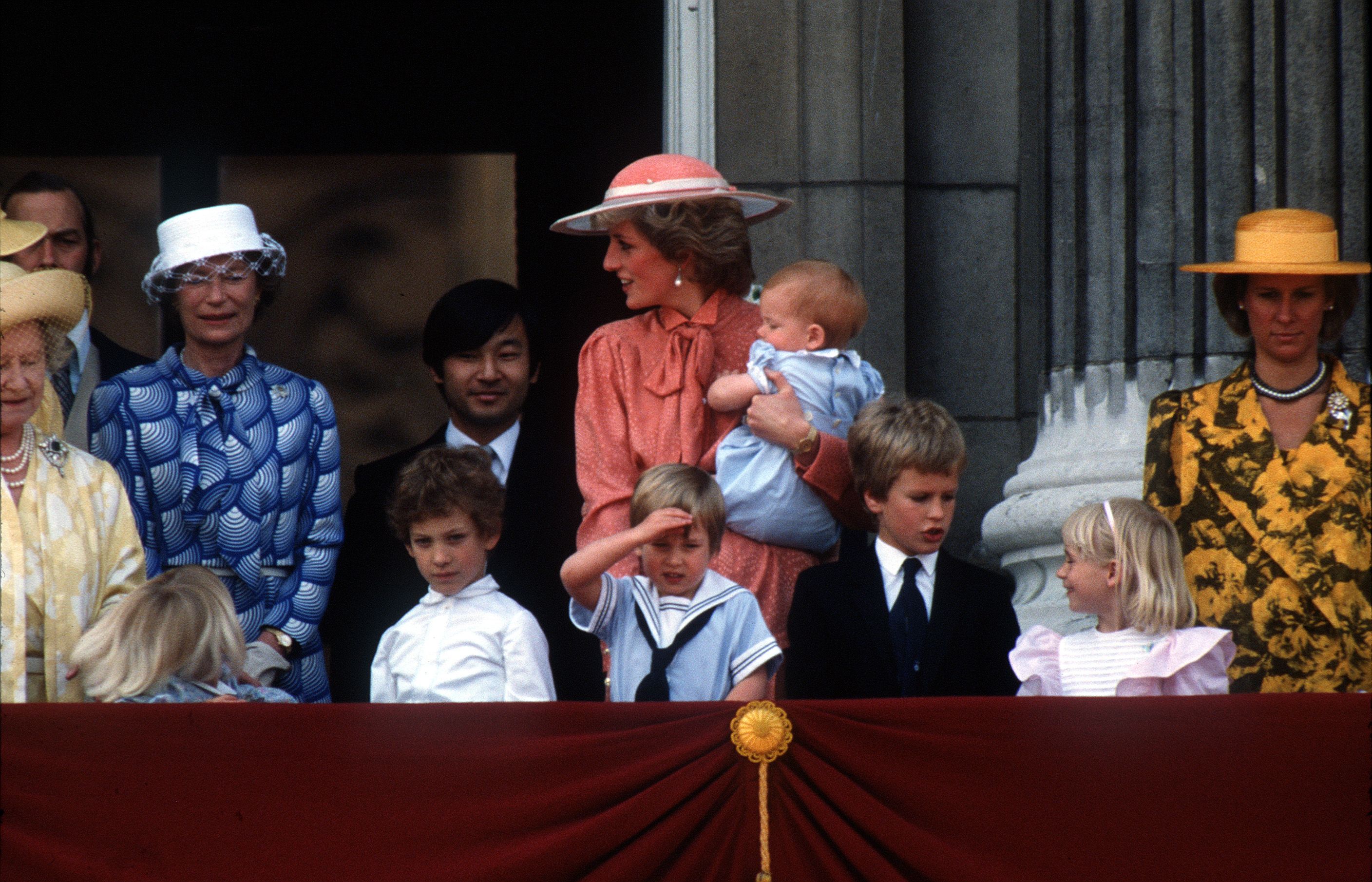 天皇陛下は女王の誕生日祝賀式典にも出席。写真で振り返る、英国王室と日本の皇室の「深い友好関係」｜ハーパーズ バザー(Harper's BAZAAR)公式