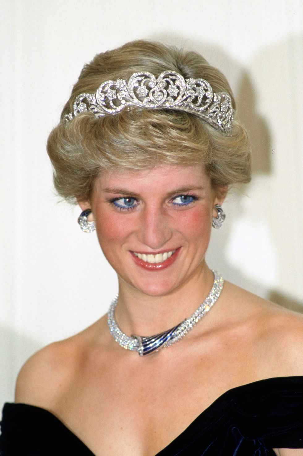 解碼英國皇室15個璀璨鑽石造型！「黛安娜王妃最愛冠冕、凱特王妃出鏡率最高耳環？」有許多來自於英國女王的鑽石珠寶收藏﻿