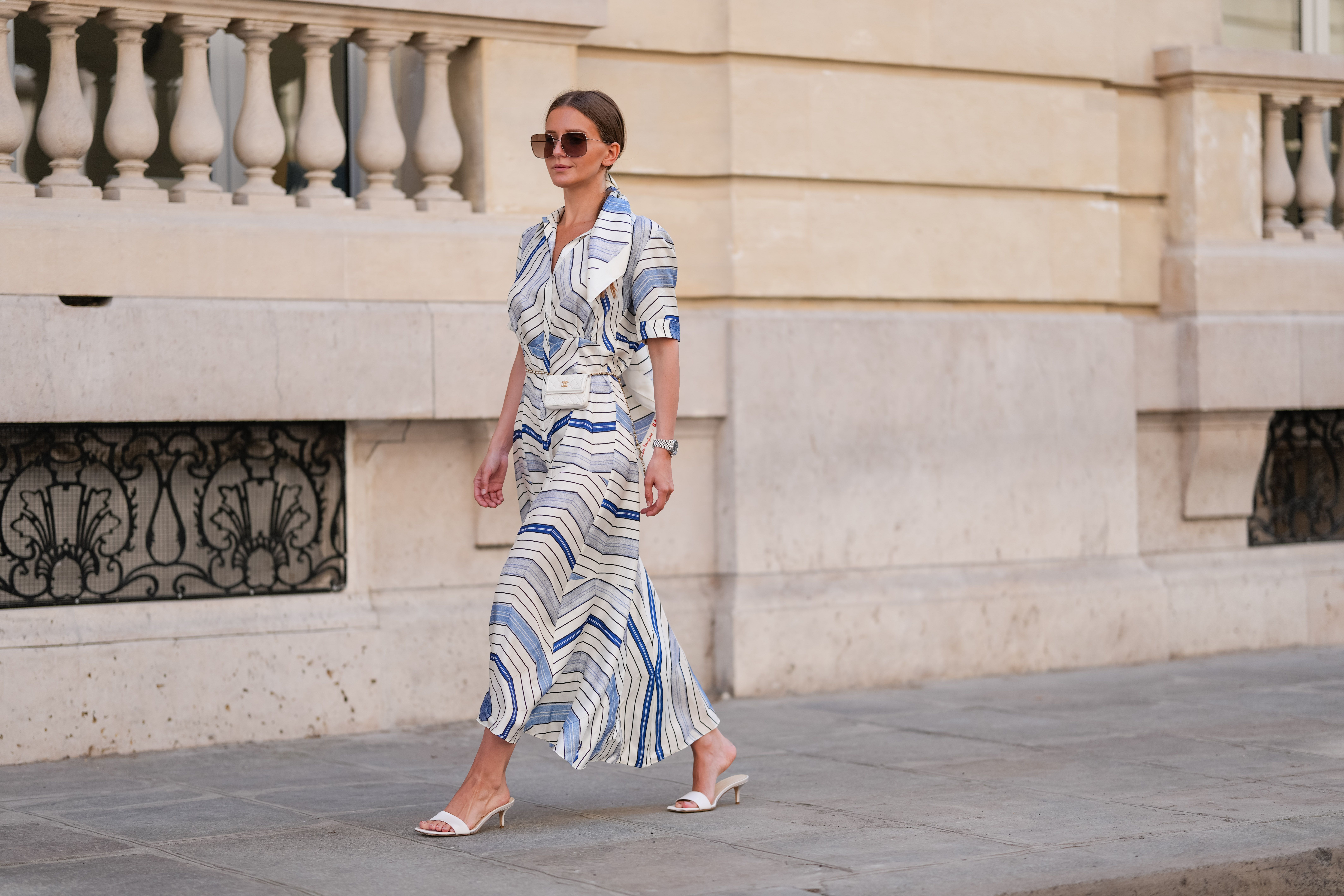 Abito midi e sandali, 9 outfit di tendenza da scoprire adesso