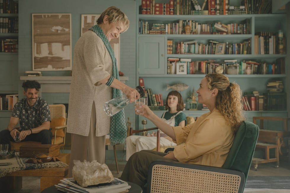 erick elías, blanca portillo, alba planas y marta hazas, en una escena de la serie días mejores